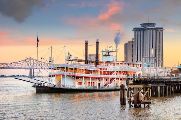 Navio a vapor de Nova Orleans no rio Mississippi em Nova Orleans, Louisiana