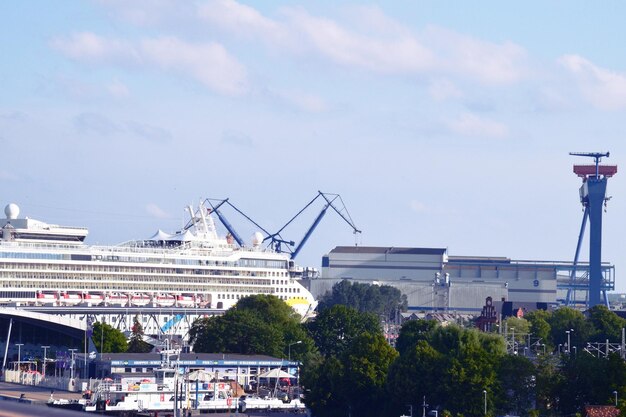 Navio de cruzeiro no porto