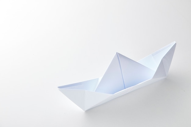 Navio de papel origami em branco