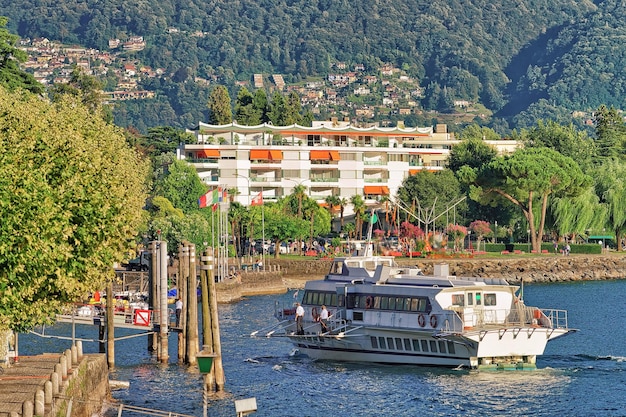Navio de passageiros no luxuoso resort em Ascona, no Lago Maggiore, no cantão de Ticino, na Suíça.