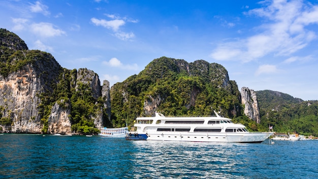 Navio grande luxo de alta classe para alugar turista na ilha de phi phi Tailândia