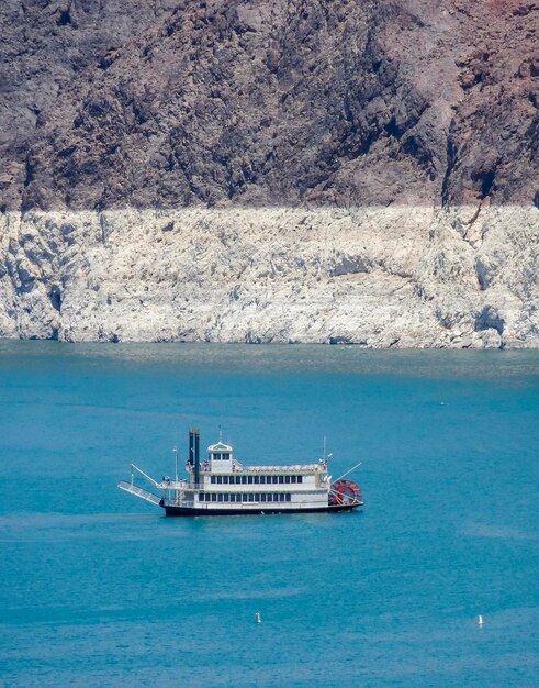 Foto navio no lago mead