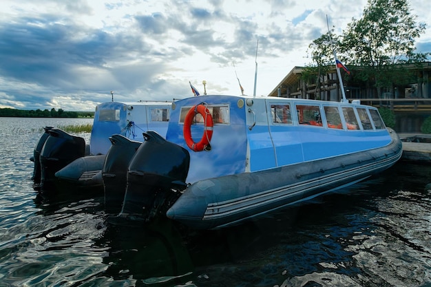 Navio no Lago Onega e a Natureza da Carélia, Kizhi, Rússia