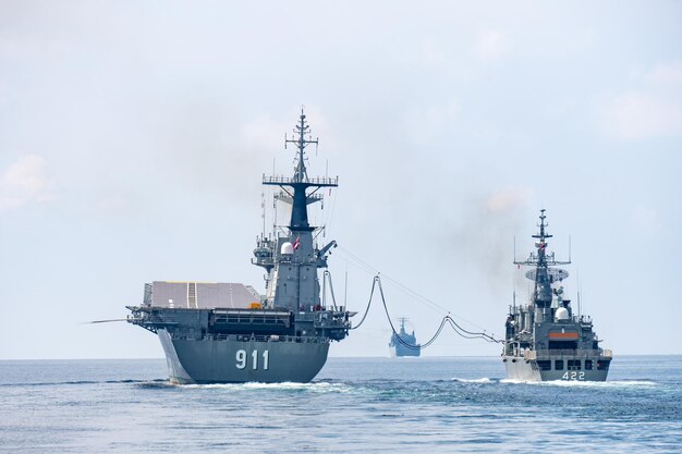 Foto navio no mar contra o céu