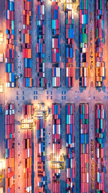Navio porta-contentores em negócios de exportação e importação e logística.