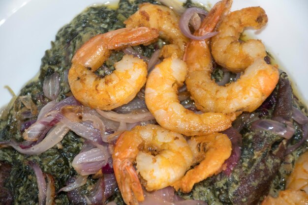 Foto ndole un plato nacional de camerún aquí sin acompañamiento