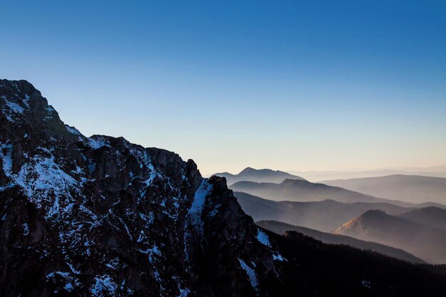 Nebelige Horizontlandschaft in Zakopane