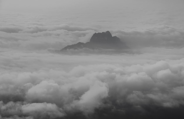 Nebelmeer über dem Berg