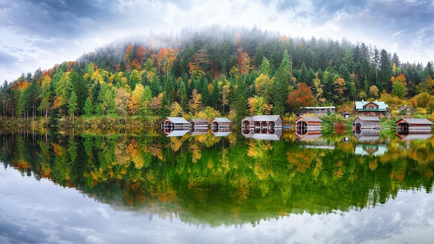 Nebliger Morgen am Altausseer See Alpen Österreich Europa