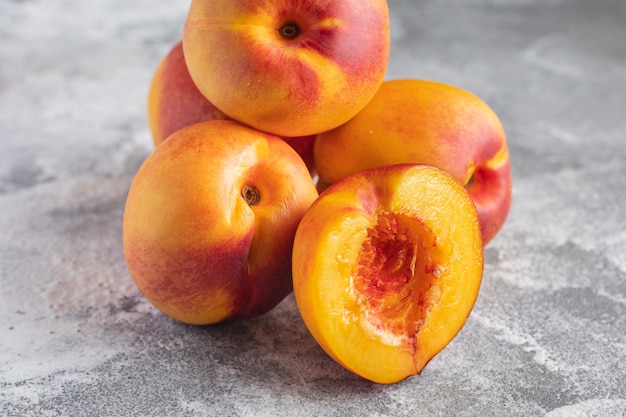 Nectarina melocotón fresco fruta dulce postre dulces comida merienda en la mesa copia espacio fondo de alimentos