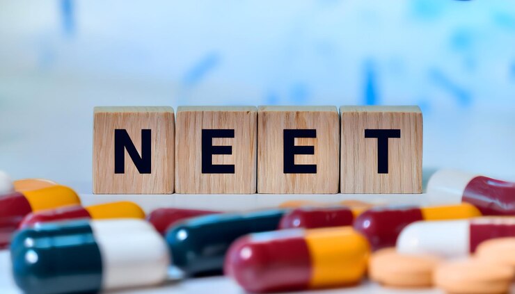 NEET UG Elegibilidad nacional y prueba de ingreso para aspirantes médicos Concepto con tableta