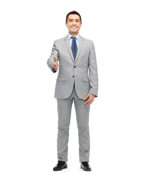 negocio, gente, gesto, asociación y concepto de saludo - hombre de negocios sonriente feliz en traje estrechando la mano