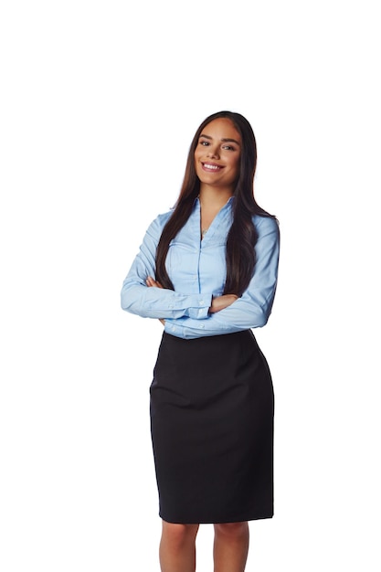 Negócio isolado e retrato de mulher com maquete em estúdio de fundo branco para líder de gestão e moda Sorriso feliz e confiante com a brasileira e braços cruzados para formal e bonito