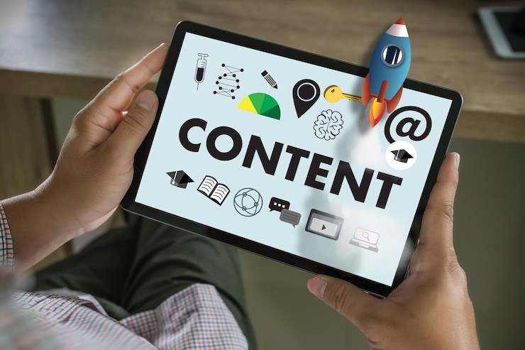 Foto negocio de marketing de contenido comunicación de contenido blogging de datos publicación de medios información visión concepto de tecnología publicidad social búsqueda de datos hombre investigación seo