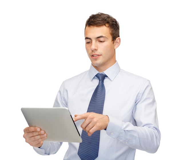 negocios, comunicación, tecnología moderna y concepto de oficina - buisnessman con tablet pc