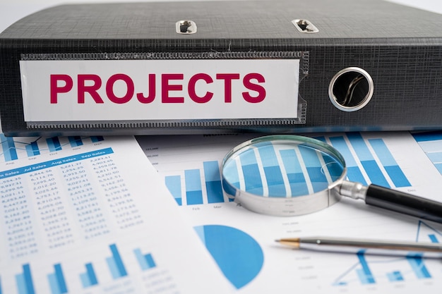 Negócios de relatório de finanças de dados do project binder com análise de gráfico no escritório