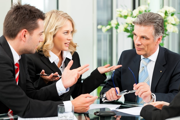 Negocios - reunión del equipo en la oficina