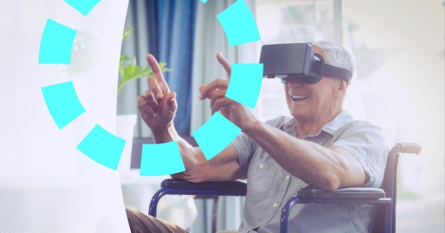 Neon-Scanner gegen einen älteren behinderten Mann, der ein VR-Headset vor weißem Technologiehintergrund trägt