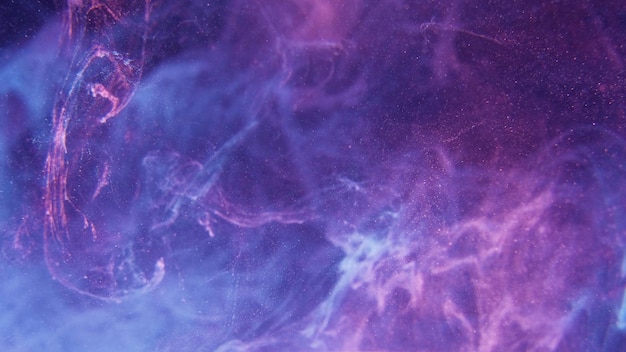 Neonrauch Textur Tinte Wasserspritzer Aura Dunst fluoreszierender hellvioletter rosa blauer Farbverlaufsnebel