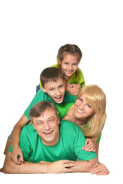 Nette glückliche Familie auf weißem Hintergrund