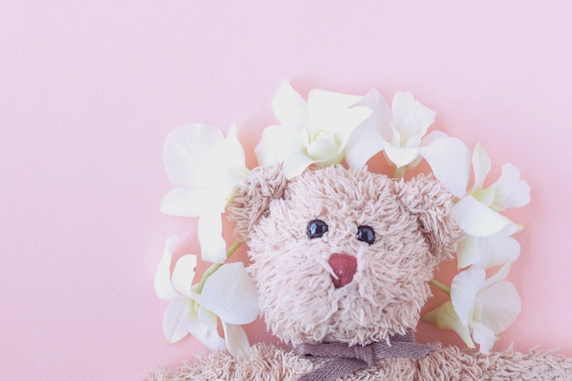 Netter Teddybär mit Pastellblume, Valentinstag ist Ihre Liebe.