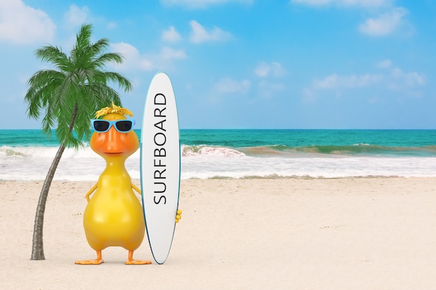 Nettes gelbes Karikatur-Enten-Person-Charakter-Maskottchen mit Surfbrett nahe grüner Palme auf einem Ozeansandstrandhintergrund. 3D-Rendering