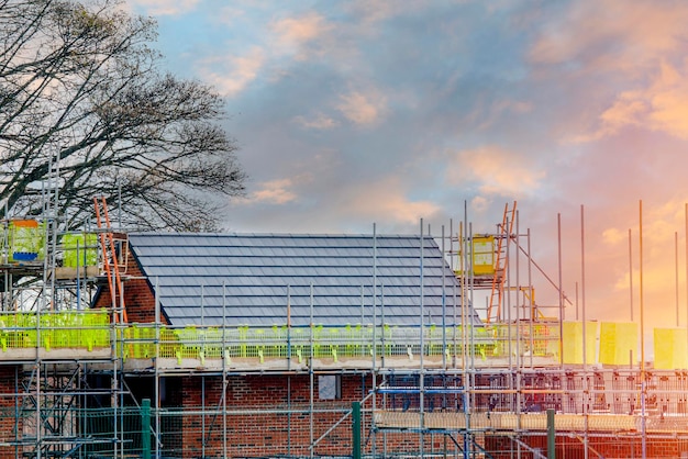 Neu gebaute Häuser in einer Wohnsiedlung