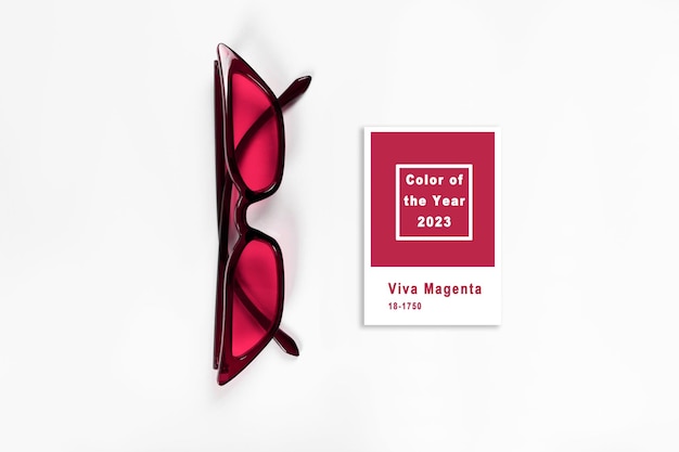 Neue Trendfarbe 2023 PANTONE 18-1750 Viva Magenta