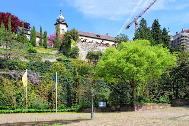 Neues Schloss und seine Terrasse in Baden-Baden, in Baden-Württemberg von Deutschland. Baden Baden ist eine Kurstadt.