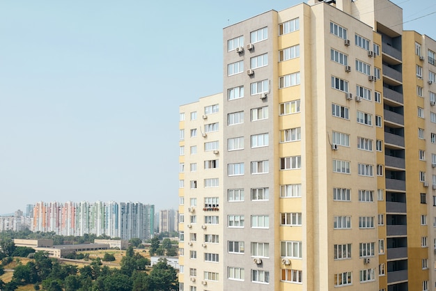 Neues Viertel in moderner Stadt bunte Wolkenkratzer in Schlafquartieren