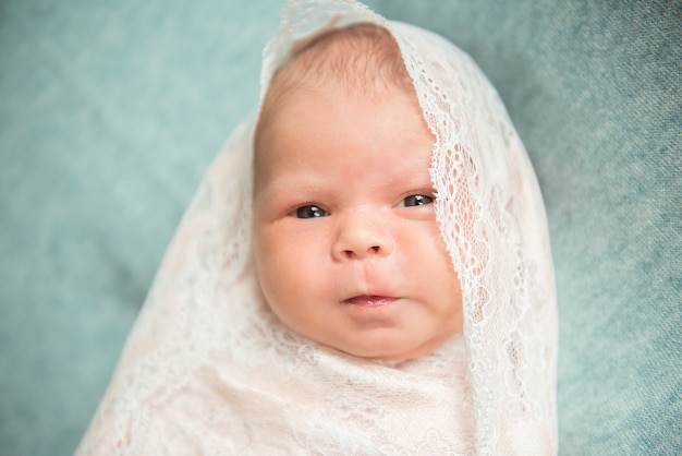 Neugeborenes Baby begeistert. Nahansicht