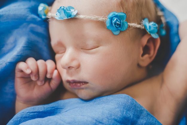 Foto neugeborenes baby schläft