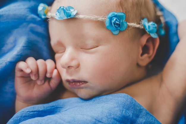 Neugeborenes Baby schläft