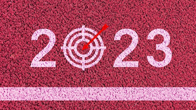 Neujahr 2023 oder geradliniges Konzept Text 2023 auf einer Leichtathletikbahn geschrieben Konzept der Planungszielherausforderung Neujahrsauflösung