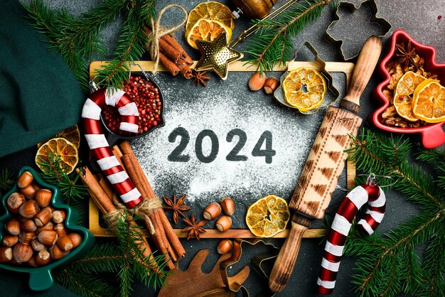 Neujahrs-Hintergrund Backen-Huntergrund mit Text 2024 Neujahrskarte Top-Ansicht Flachlag