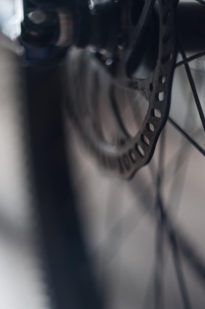 Neumático y rueda de bicicleta resumen de cerca