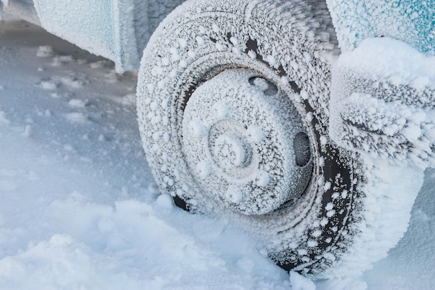 Neumáticos de invierno en temperaturas extremadamente frías, invierno duro