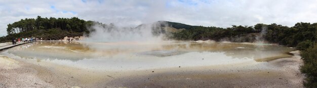 Neuseeland Rotorua Park heiße Quelle Schwefel Reisesee Bergwald Track Dampf