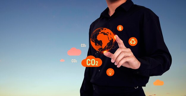 Foto neutralidade de carbono e conceito de net zero ícone central da rede verde na mão com fundo de pôr-do-sol
