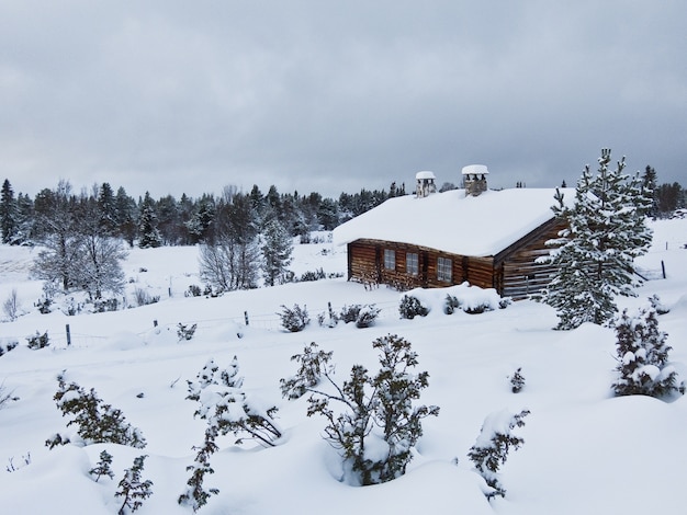 Neve de paisagem de inverno noruega