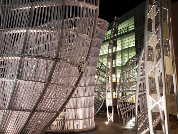 New Denver's Courthouse por la noche.