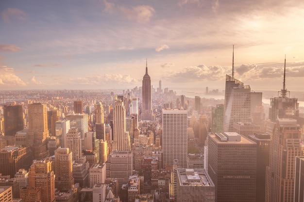 New York City Skyline bei Sonnenaufgang