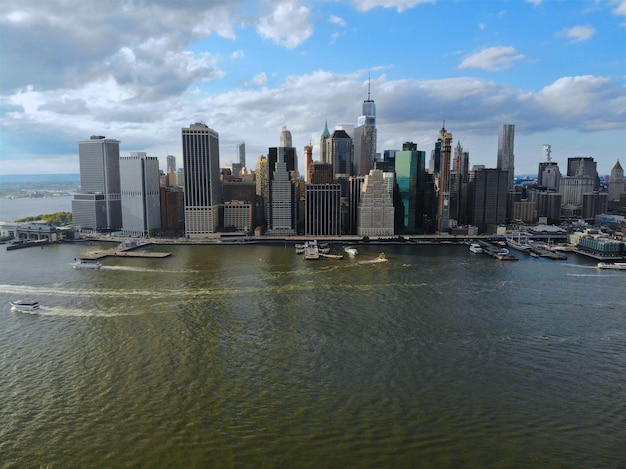 New York Skyline mit Wolkenkratzern und Finanzviertel und Hudson River USA