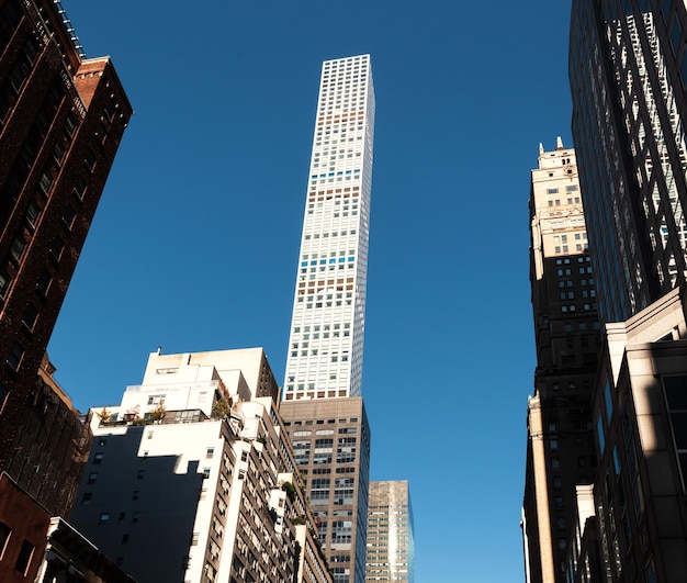 NEW YORK, USA - 23.September 2017: 432 Park Avenue und ein Blick auf die Wolkenkratzer von Manhattan