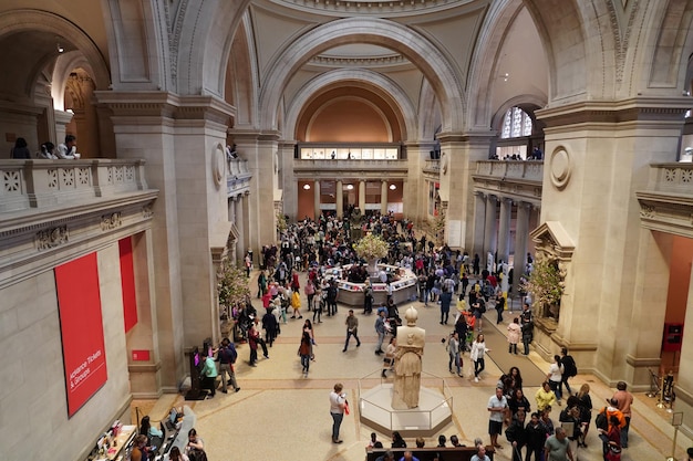 NEW YORK, USA – 27. MAI 2018 – Besucher im MET Metropolitan Museum of Arts