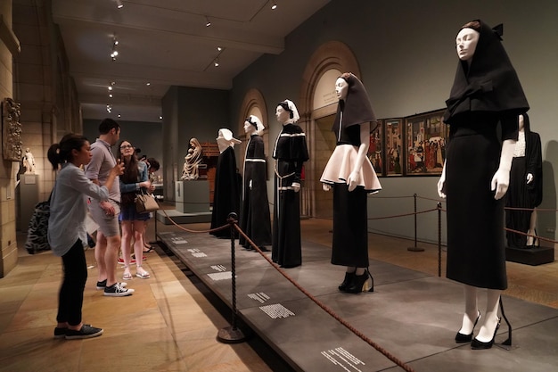 NEW YORK, USA – 27. MAI 2018 – Himmlische Körper: Mode und die katholische Fantasie im Met Museum
