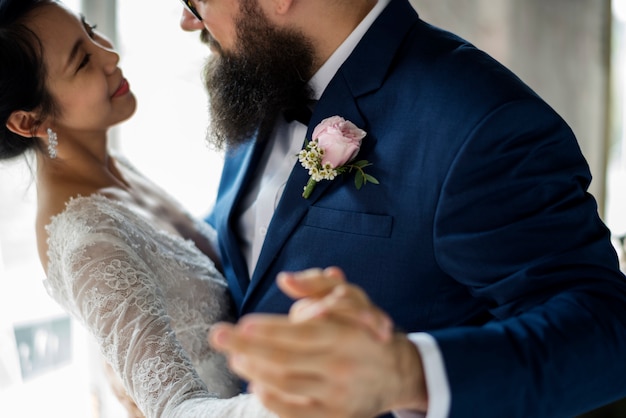 Foto newlywed couple dancing celebração de casamento