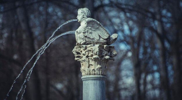 Ángel, fuentes de agua con esculturas mitológicas en los jardines del Palacio de Aranjuez en España
