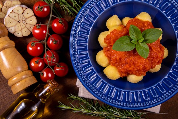 Foto nhoque com molho de tomate orgânico natural sem agrotóxicos