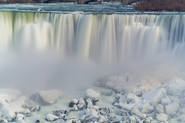 Niagara-Wasserfall-Langzeitbelichtung an der Grenze zu den USA Kanada